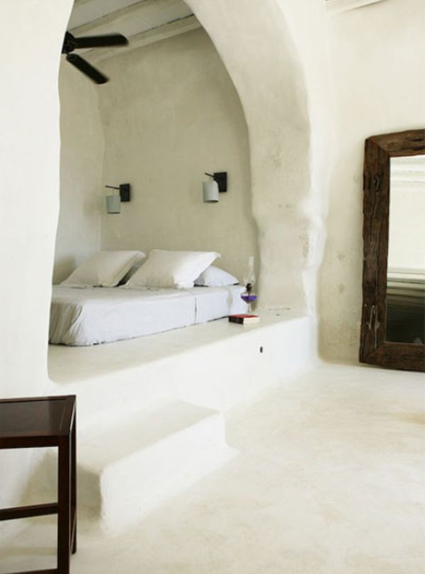 Mediterranean bedroom with a minimalist contemporary design and an impressive alcove bed