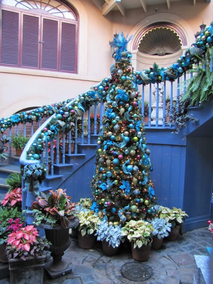 Staircase Christmas Decoration Ideas