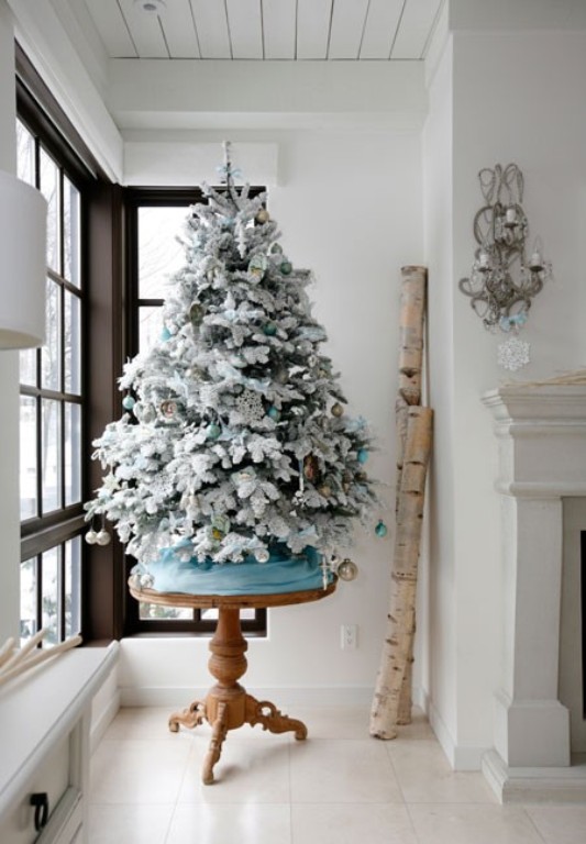 White And Silver Christmas Decoration Ideas