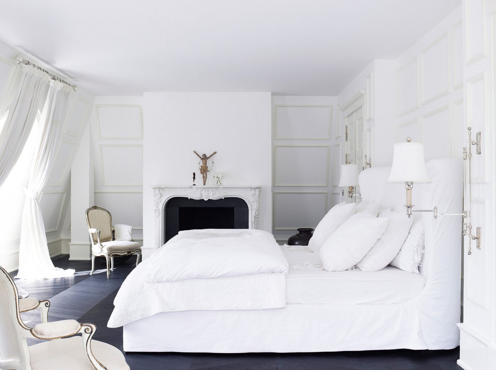 Minimalist White Bedroom Interior Design Ideas for Small Space