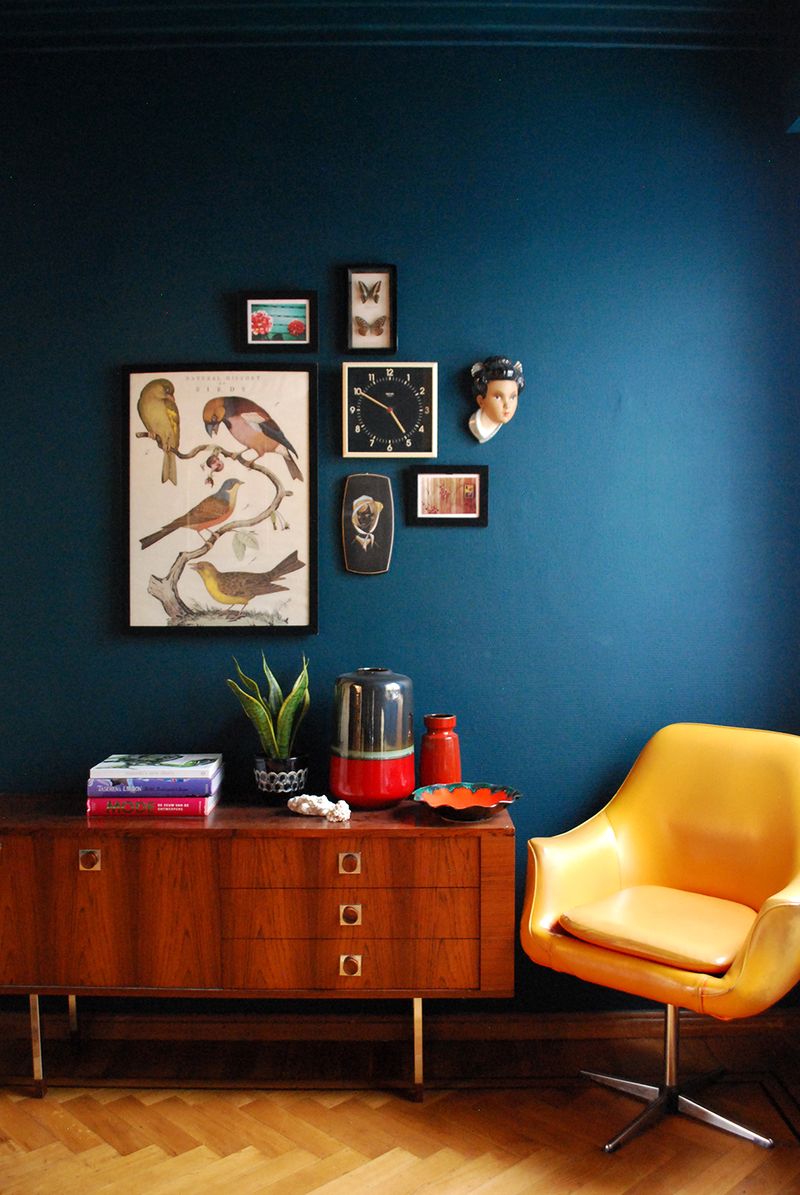 Dark Blue Wall Living Room Design Ideas