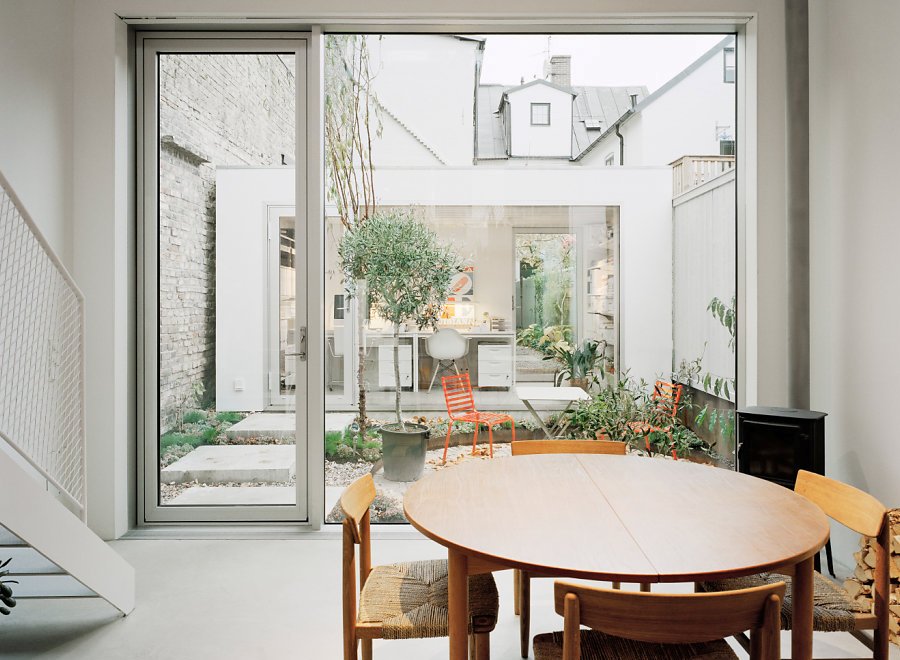 Dining With courtyard garden