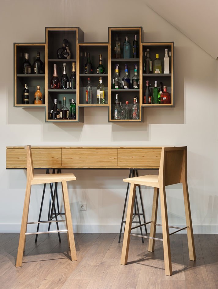 Bar Home Design With Wood Table and chair
