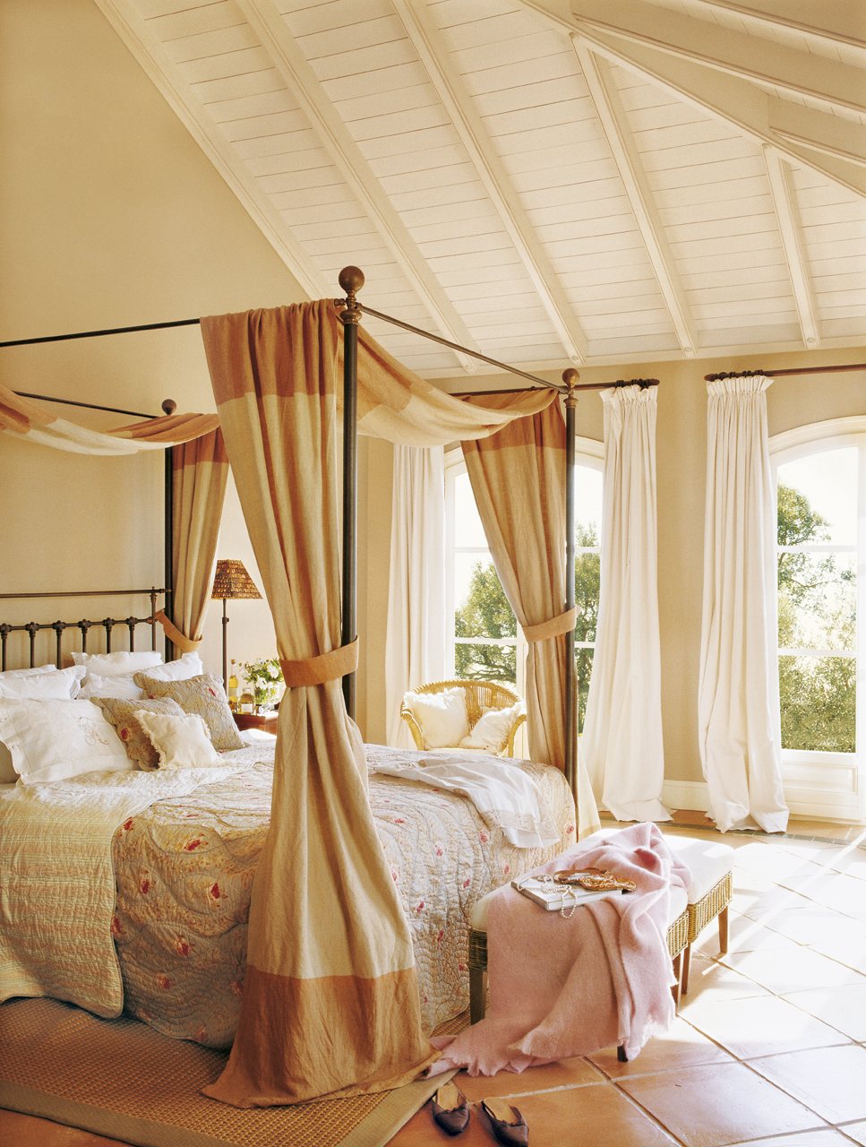 Fabulous Bedroom Design Canopy Bed Travertine Tile Floor