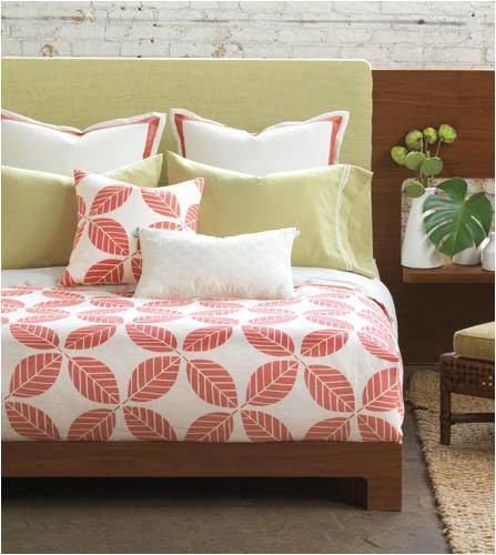 pink and ocean green hues of the tropical Estefan Bedset