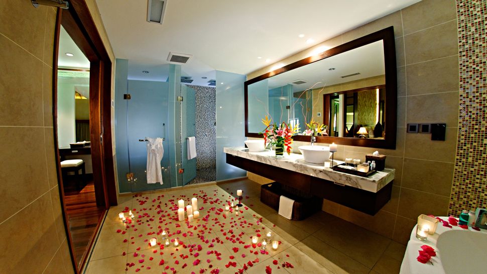 Rose Petals Bed Around Tub Beautiful Interior Romantic Bathroom Decoration
