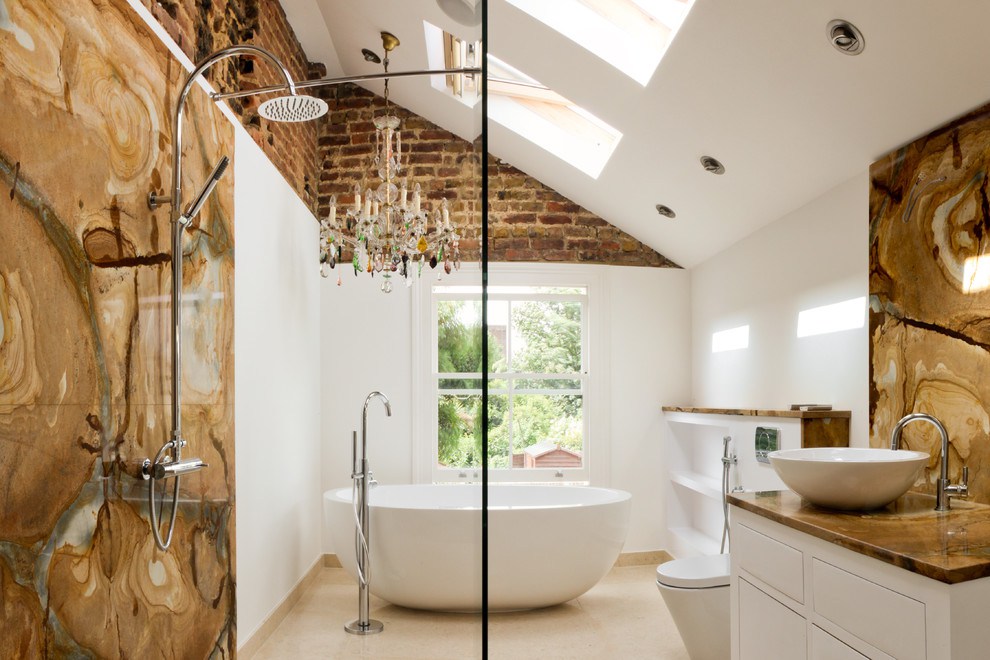 Creative blend of textures in the modern bath