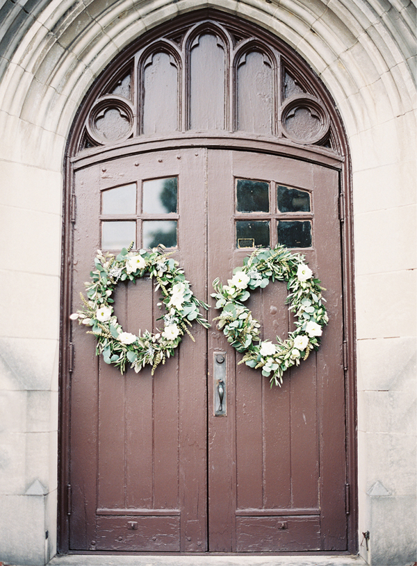 DIY wedding ceremony wreath ideas