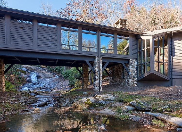 Beautiful Bridge House in North Carolina
