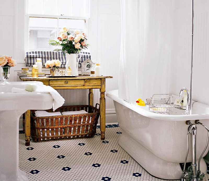 Vintage Style Bathroom Decorating Ideas & Tips
