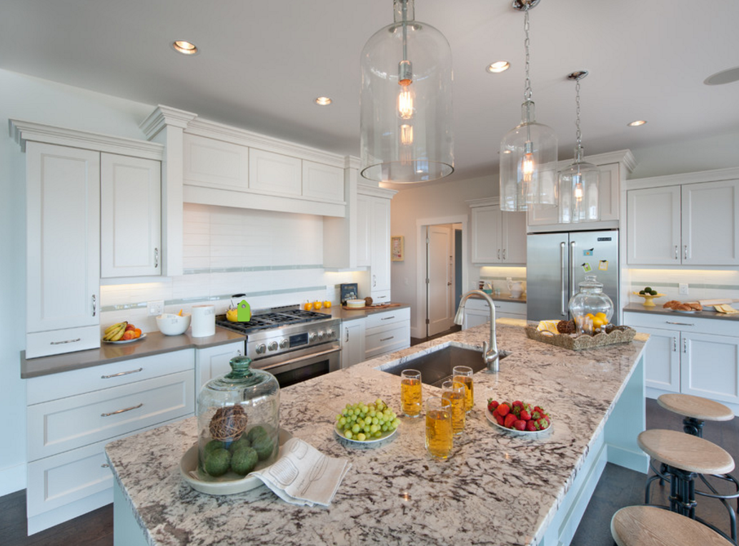 Inspiration for a traditional kitchen with stainless steel appliances and granite countertops.