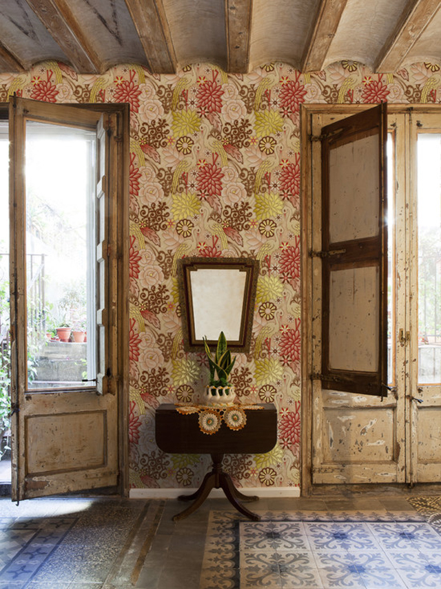 look old house wallpaper with strong character