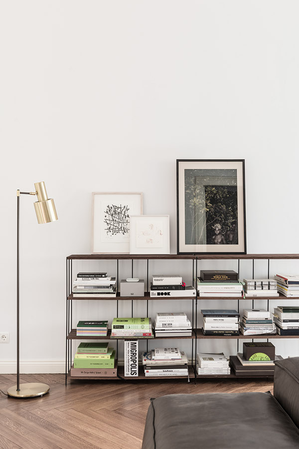 bookshelf decor in livingroom