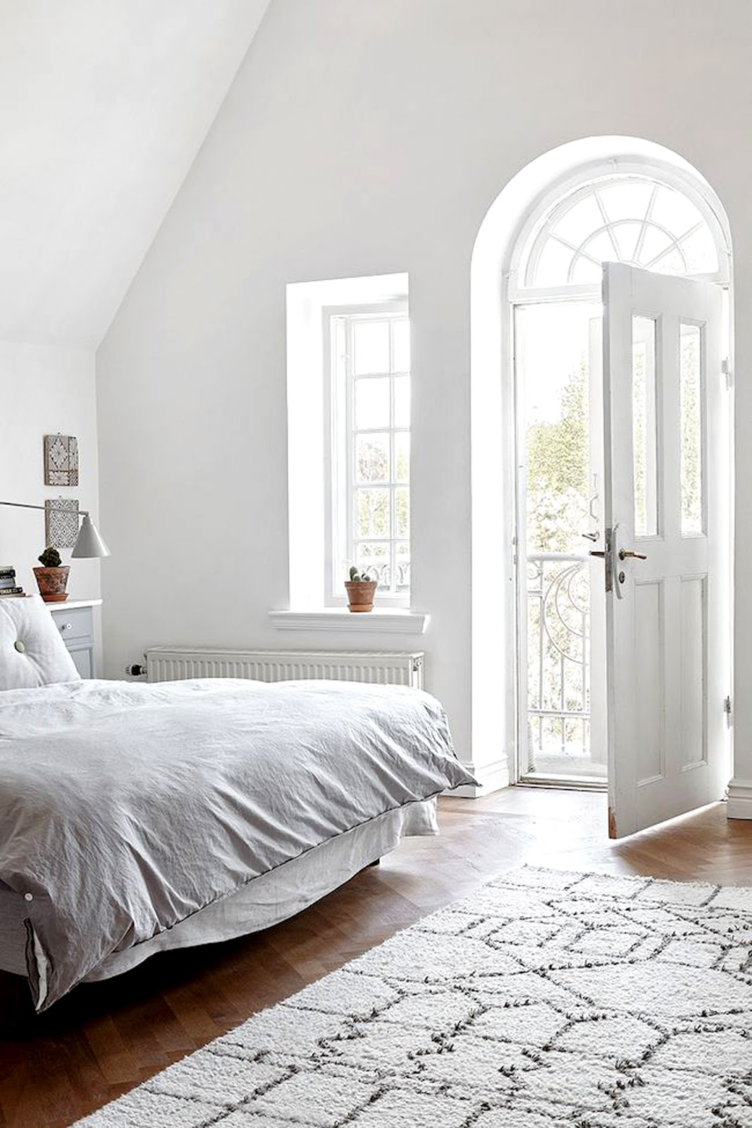 White scandinavian debroom interior design
