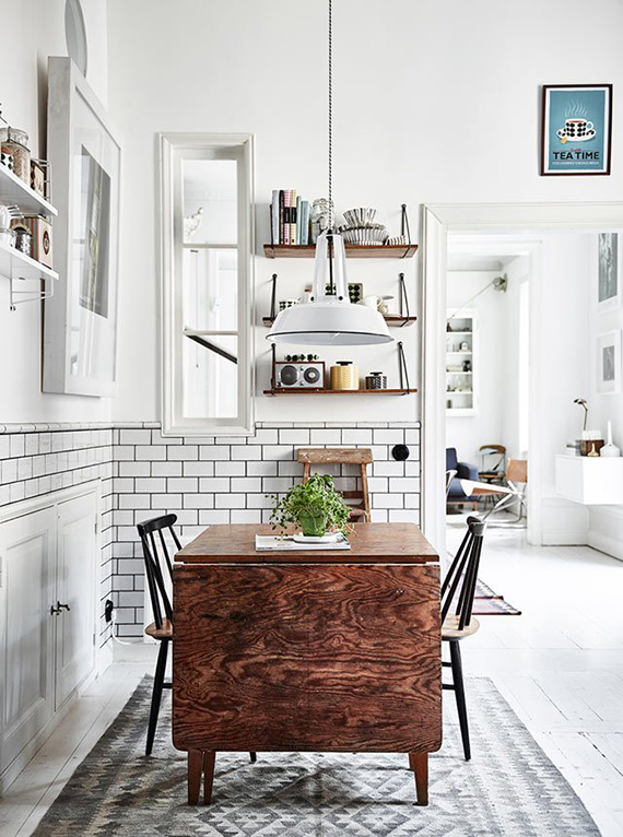 Casual scandinavian rustic kitchen