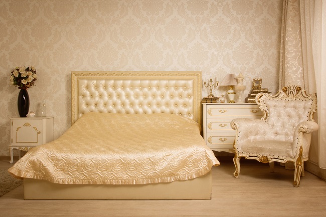 French bed
