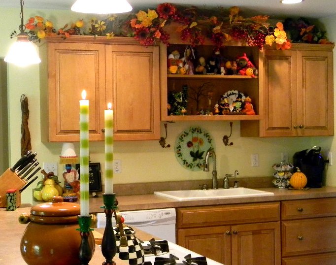 Halloween decorations kitchen