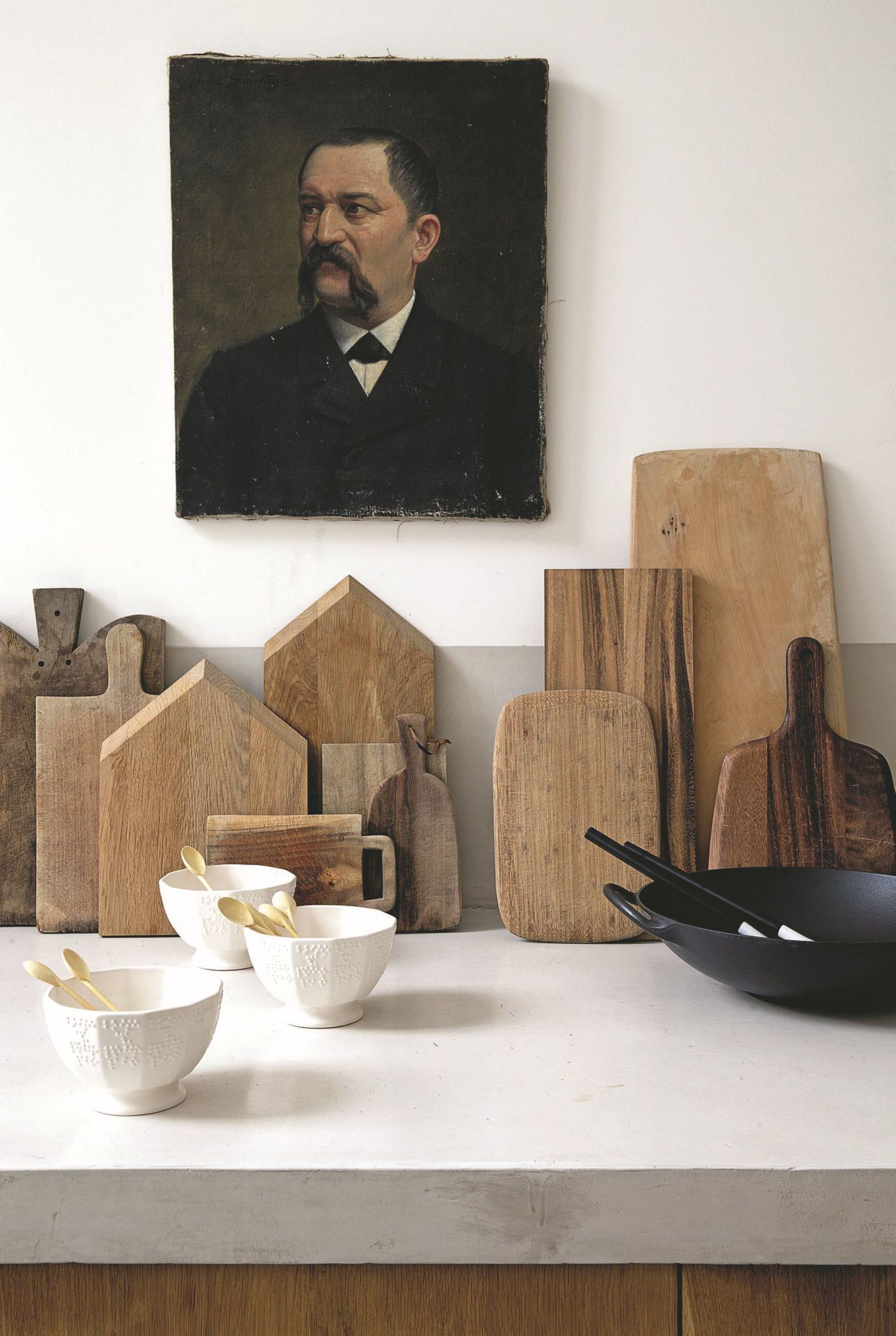 Small earthenware bowls Fried, vintage boards and Ferm Living