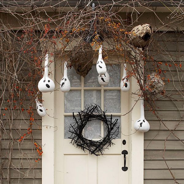 Creative Halloween porch decoration idea