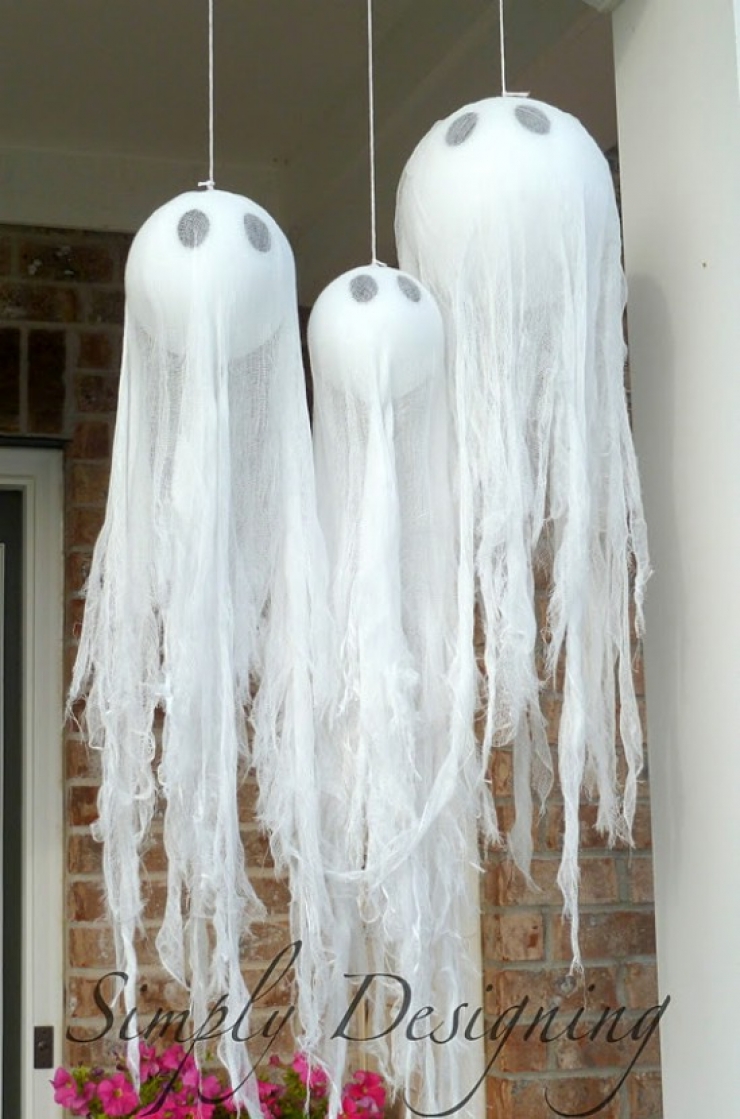 Hanging Ghosts diy halloween decorations