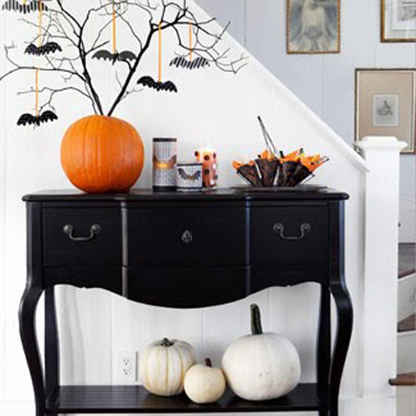 Modern Halloween decoration ideas black and white