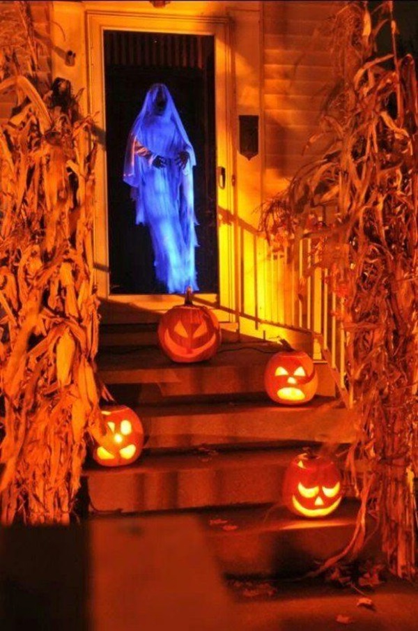 Spooky Door Greeter indoor DIY halloween decorations ideas