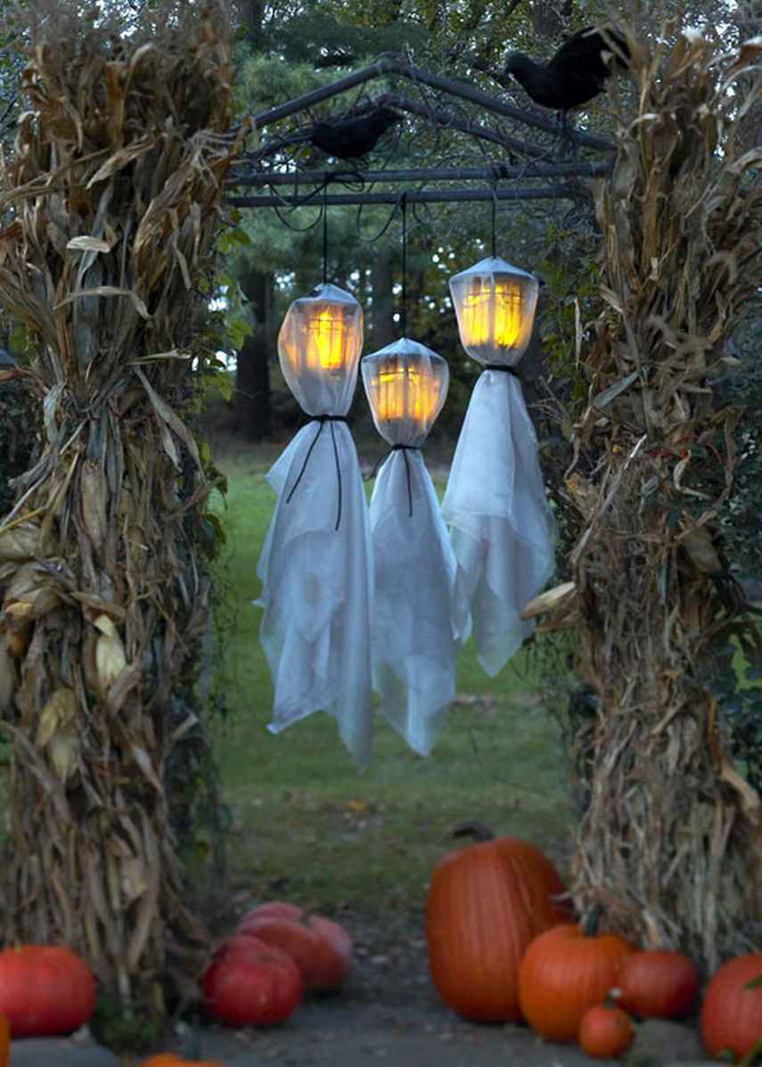 hanging lanterns covered outdoor halloween decoration ideas