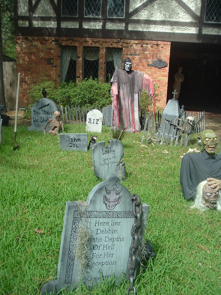 haunted yard for halloween