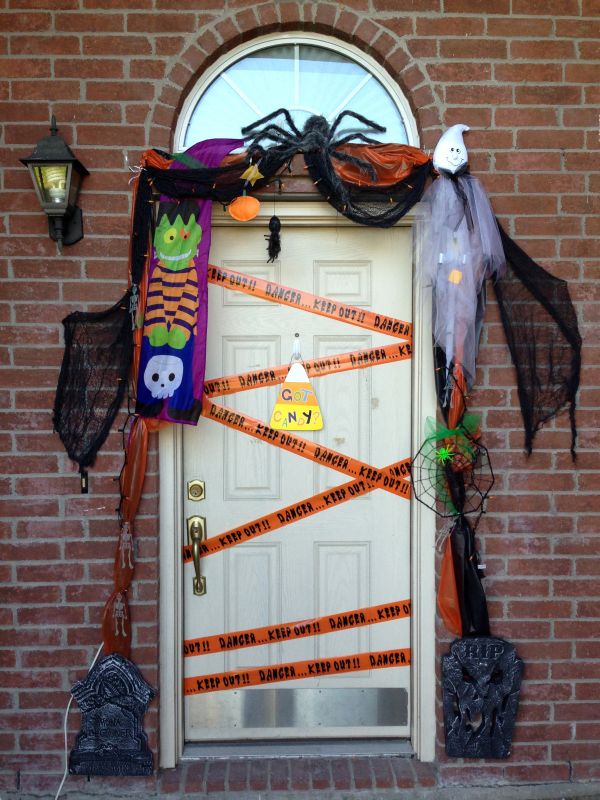 keep out halloween decorations door