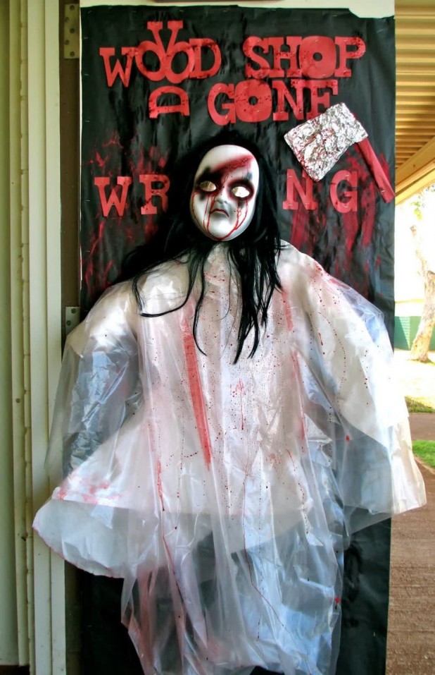 scary spooky voodoo doll halloween door decoration ideas