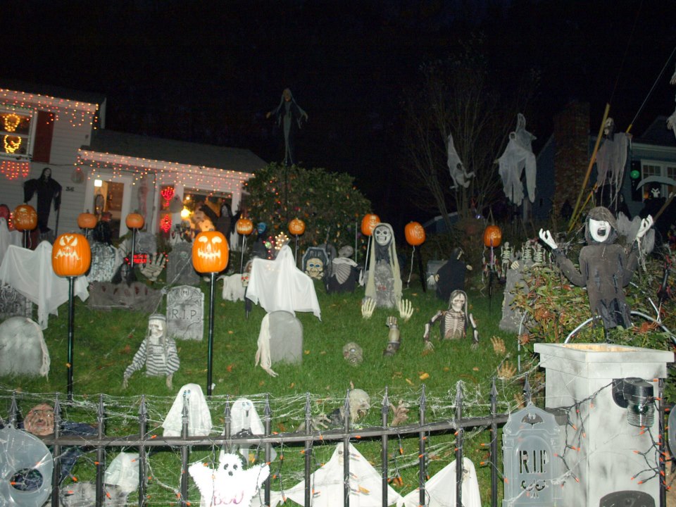 Denville Halloween decorations yard