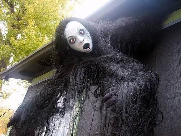 Scary Halloween Decorating Ideas for outside