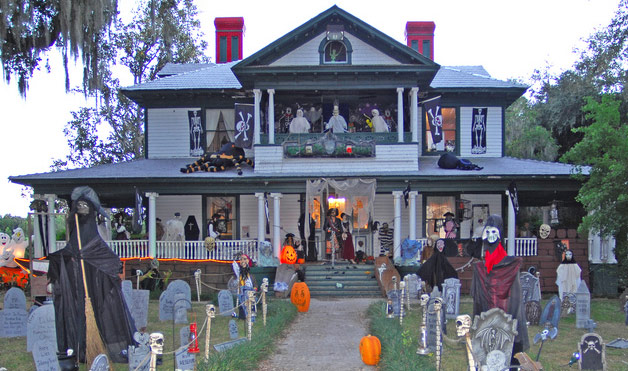Scary House Outdoor Halloween Decorations