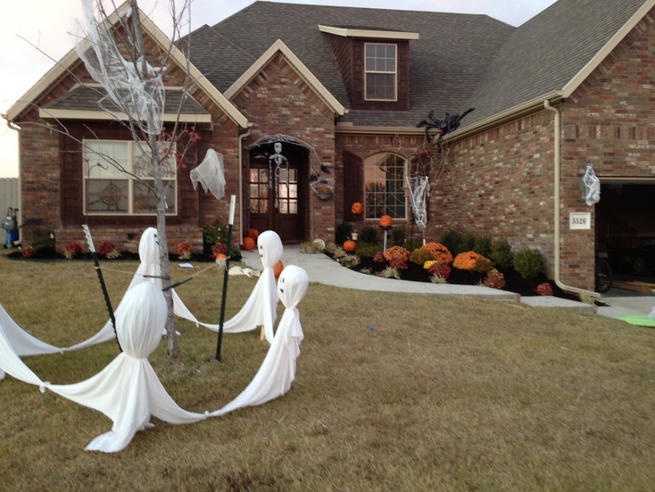simple halloween garden decor ghost spider web