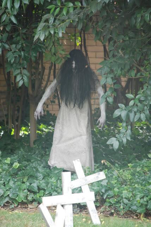 very scary outdoor halloween decoration