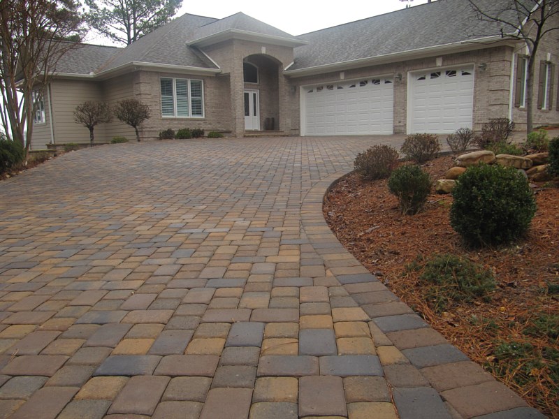 Comparing the Costs of Interlocking Pavers, Asphalt and Concrete Driveways