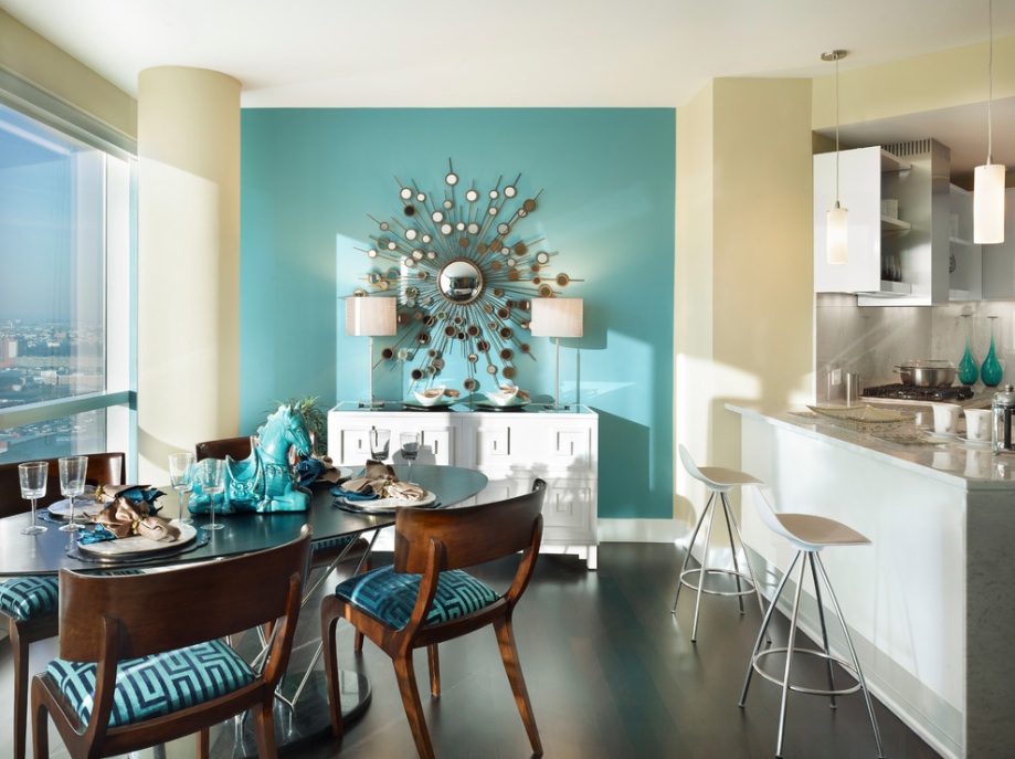 Paint the Dining Room Wall with an Accent Color