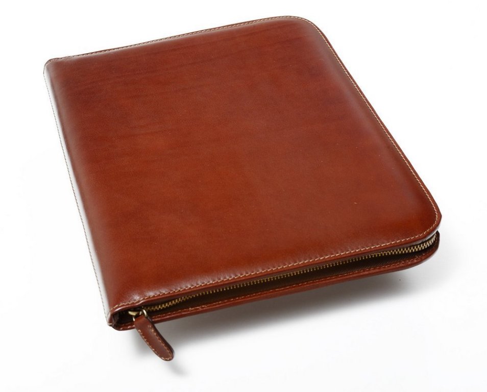 What features to look for when buying a Leather Portfolio