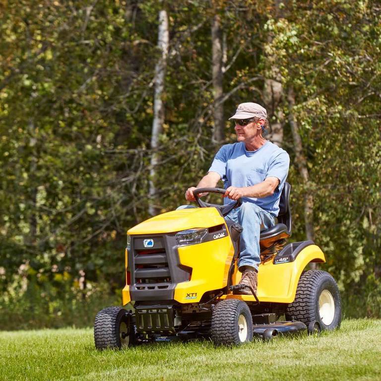 Factors To Consider While Buying Garden Tractors