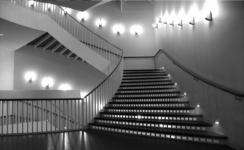 21 Staircase Lighting Design Ideas, Best Light Fixture For Stairwell