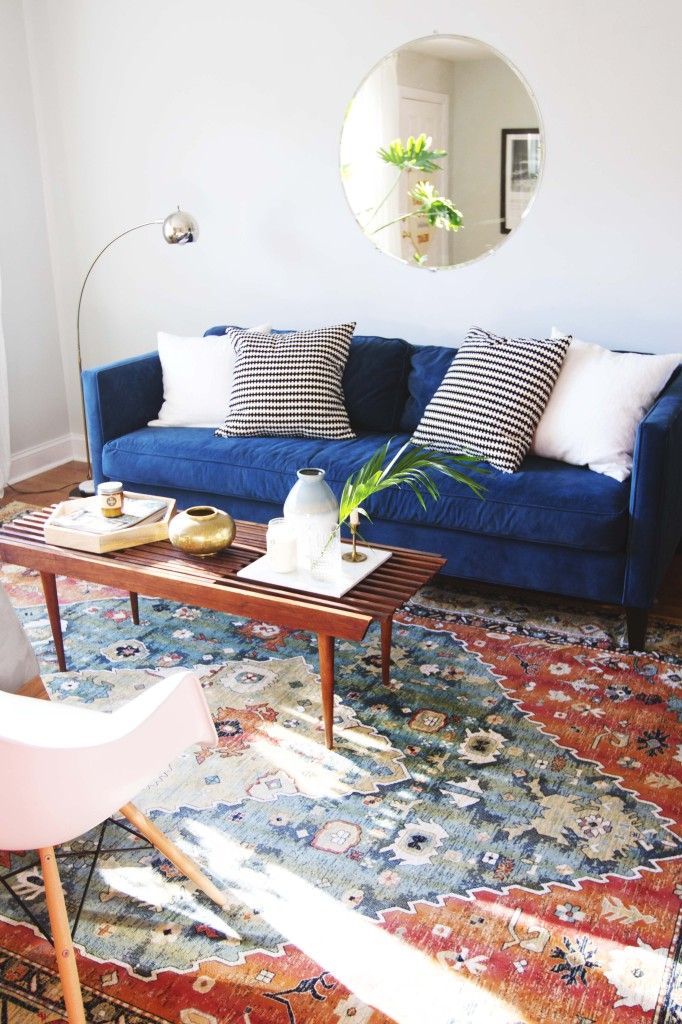 Decorate Home With Blue Velvet Sofa, What Color Rug Goes With A Blue Sofa
