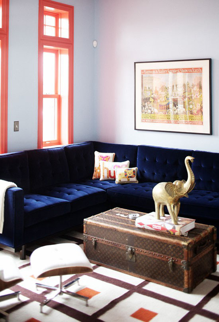 Decorate Home With Blue Velvet Sofa, What Goes With Blue Velvet Sofa