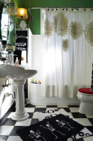 Halloween Decorations Bathroom to Scare Away Your Guests