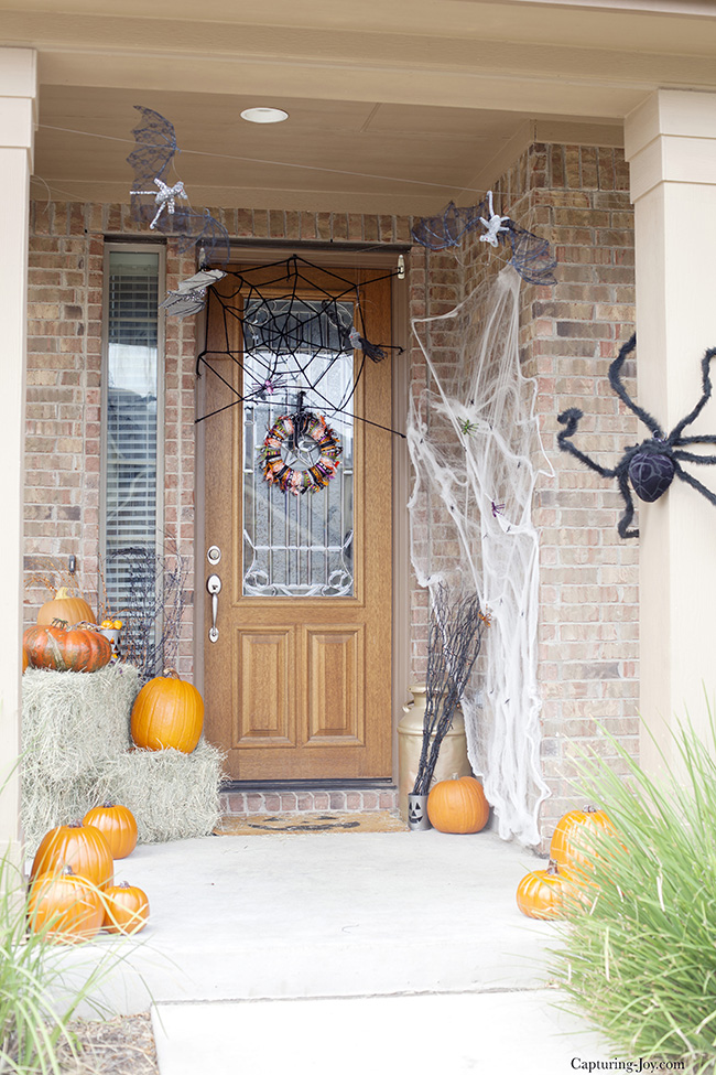 Cute Halloween Front Porch Decorations to Greet Your Guests