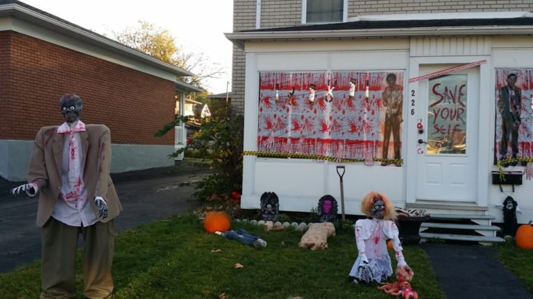 Scare Your Guest With This Stunning Zombie Halloween Decorations