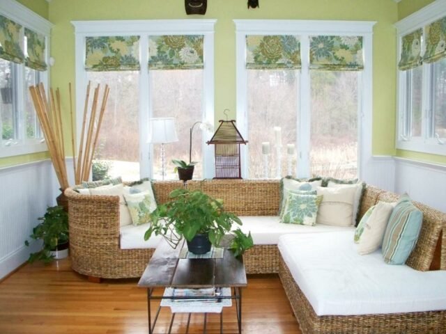 Keeping Your Interiors Updated Dramatic Window Treatment Ideas For   Roman Shade 640x480 