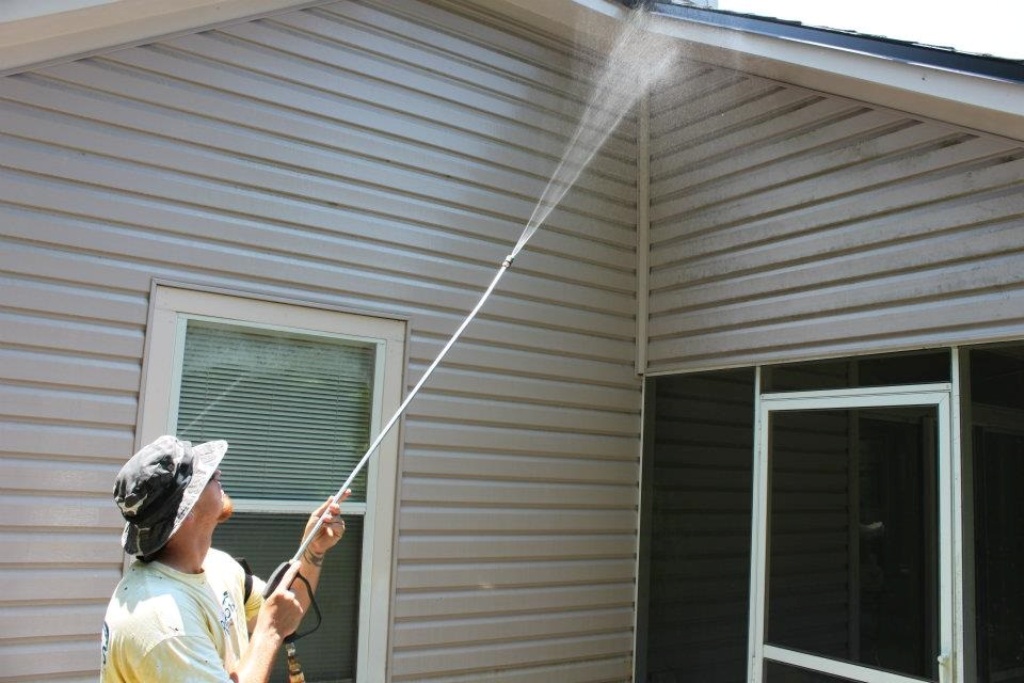 Roof Cleaning Services in Conroe TX