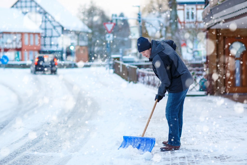 Top 5 Reasons Why You Need to Hire a Snow Removal Service » Residence Style