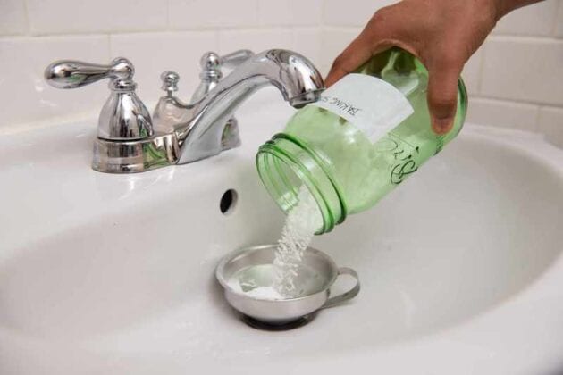 clear clogged kitchen sink with baking soda