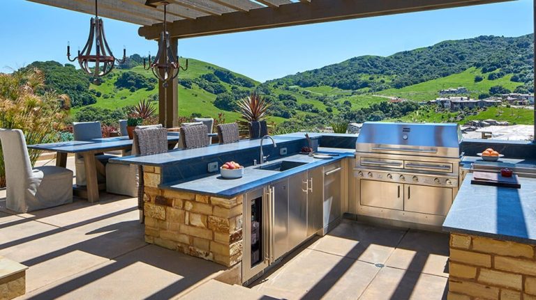 Ultimate Outdoor Kitchen 2 768x431 